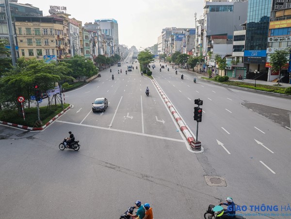 Hà Nội tăng cường kiểm tra, xử lý người dân ra khỏi nhà không có lý do chính đáng