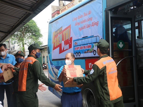 Trao 703 suất quà tới công nhân lao động ngành Giao thông vận tải Hà Nội