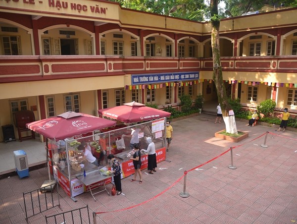 Mở chợ lưu động nhằm hạn chế nhu cầu đi lại của người dân