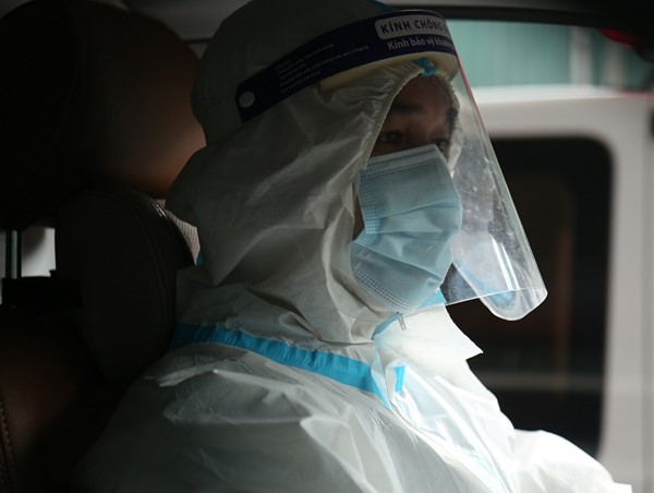 Xe 0 đồng chở bệnh nhân Covid-19: Hy sinh thầm lặng vì cộng đồng 