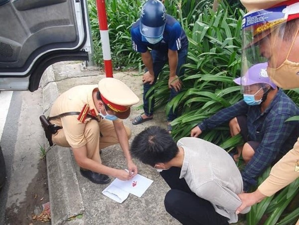 Thanh niên mua 30 viên ma túy về sử dụng trong ngày giãn cách  ​