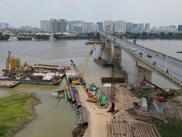 Hỗ trợ công nhân công trường xây dựng cầu Vĩnh Tuy giai đoạn 2