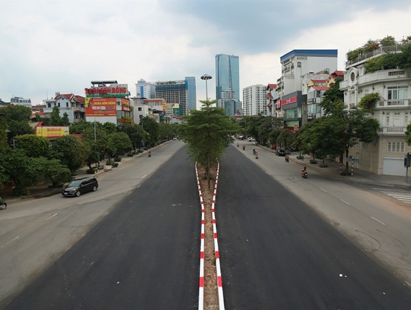 Diện mạo mới đoạn tuyến Văn Cao - Liễu Giai sau khi xén dải phân cách