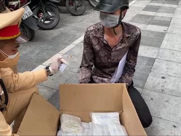 Phát hiện người đàn ông chở theo 50 nghìn que test Covid-19 không rõ nguồn gốc xuất xứ