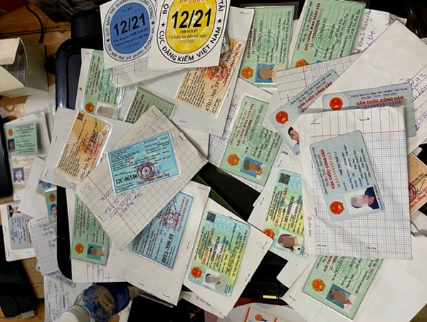 Làm giả giấy đi đường rồi bán với giá 300 nghìn đồng