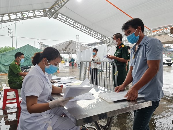 Khi đi liên tỉnh, tài xế, hành khách cần làm gì?