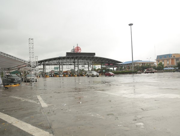 Hà Nội: Tạm dừng kiểm soát chốt ra vào thành phố, phương tiện lưu thông thuận lợi