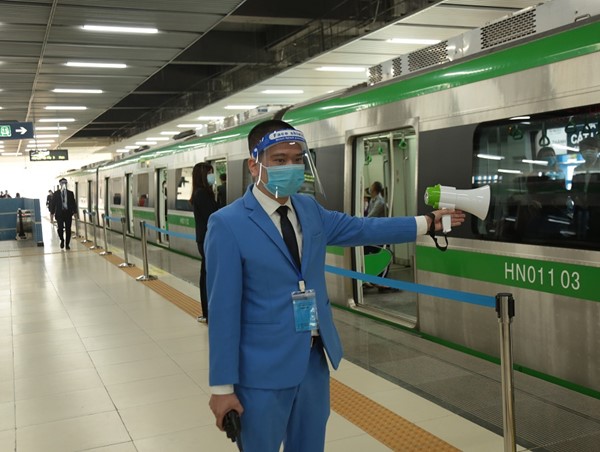 Tàu Cát Linh – Hà Đông: Tăng gấp 5 bảo vệ, phân luồng khách để phòng, chống dịch Covid-19