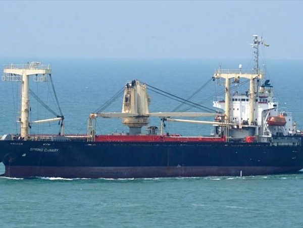 Tàu không người đang trôi tự do trên biển Việt Nam