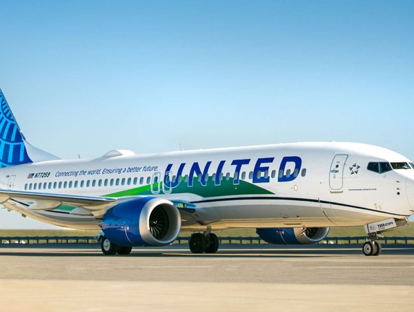 Chuyến bay thương mại đầu tiên, sử dụng 100% nhiên liệu bền vững