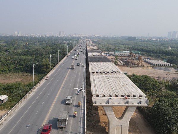 Hơn 500 công nhân gấp rút xây dựng cầu Vĩnh Tuy giai đoạn 2