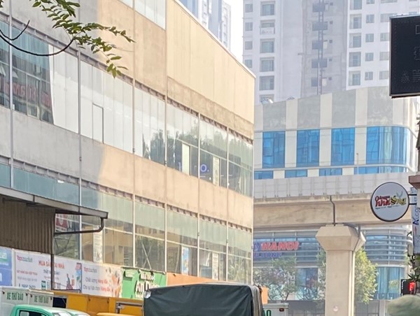 Xe tải chiếm ngõ 102 Trần Phú, Hà Đông: Chẳng lẽ bó tay?