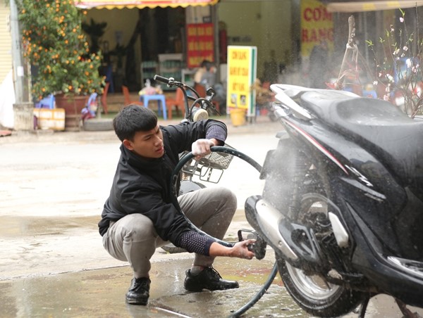 Rét 8 độ C, người dân Hà Nội gồng mình mưu sinh ngoài đường phố