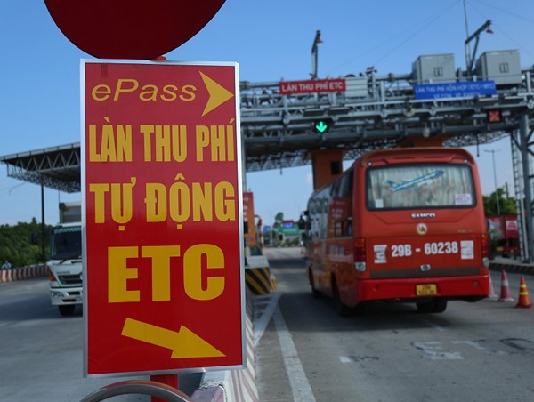 Hà Nội: Triển khai dán thẻ định danh tại các cơ quan, đơn vị