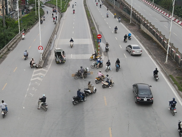 Quận Hai Bà Trưng: Giao thông hỗn loạn trên đường Nguyễn Khoái