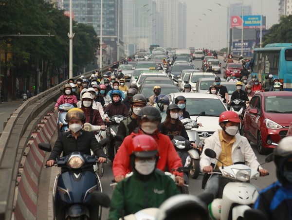 Nhiều tuyến phố Hà Nội kẹt cứng trong ngày đầu tiên học sinh trở lại trường