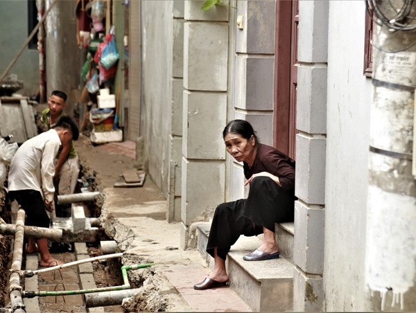 Nam Từ Liêm: Hàng chục hộ dân kêu cứu vì bước chân ra khỏi nhà là hố sâu