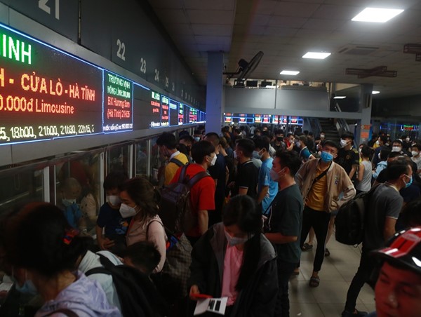 Thấp thỏm hành trình về quê nghỉ lễ 