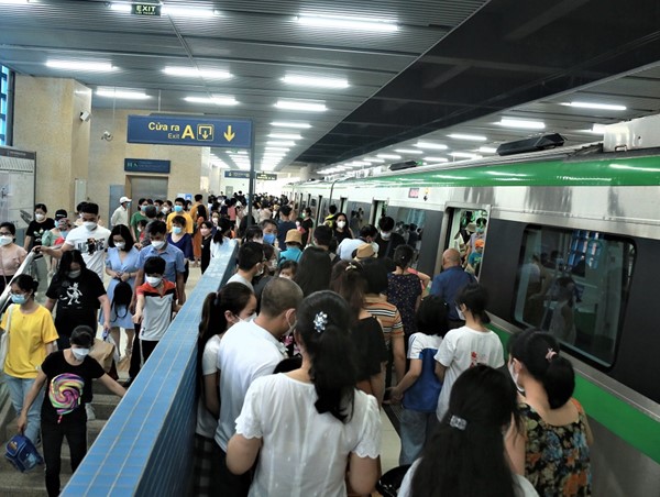 Hàng chục nghìn hành khách trải nghiệm đường sắt Cát Linh – Hà Đông ngày nghỉ lễ