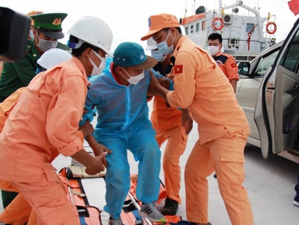 Khẩn trương đưa thủy thủ bị mắc bệnh hoang tưởng vào bờ