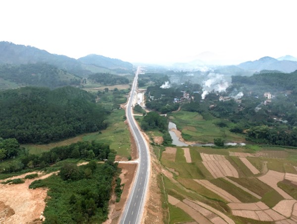 Phân luồng giao thông QL6 phục vụ môn đua xe đạp SEA Games 31