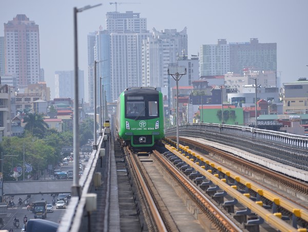  Tàu điện Cát Linh – Hà Đông chuyển chế độ lái tự động khi trời mưa