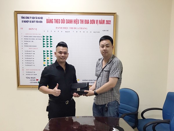 Trả lại 80 triệu đồng cho người đàn ông để quên trên xe buýt