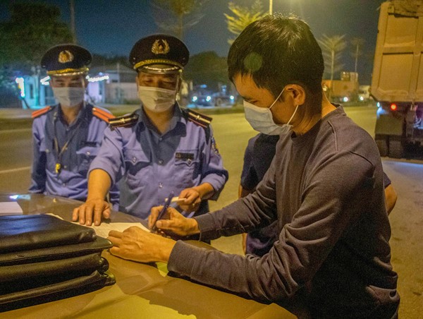 Phối hợp chặt chẽ, hàng trăm phương tiện bị xử phạt