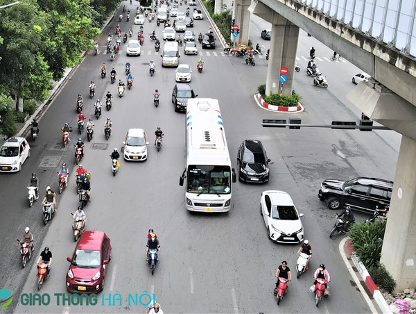 Giao thông đường Nguyễn Trãi thông thoáng trong ngày đầu tách dòng phương tiện
