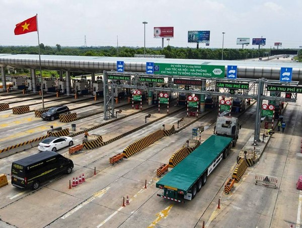 Gần 40 nghìn phương tiện bị dán chồng thẻ thu phí không dừng