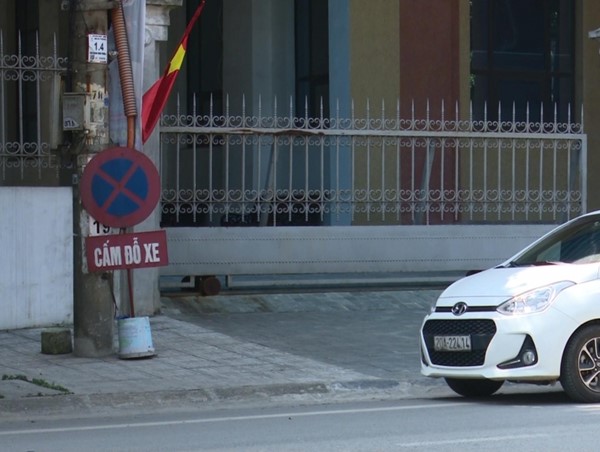 Dừng đỗ ô tô trước cửa nhà: Chuyện không đùa của phố thị