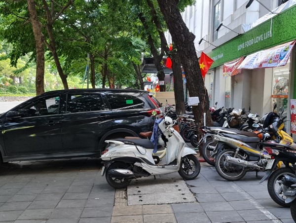 Trục đường hướng tâm Lê Văn Lương, Giảng Võ: Vi phạm bủa vây