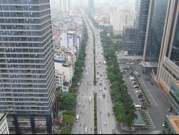 VIDEO: Bất chấp biển báo, người dân vẫn vô tư vi phạm