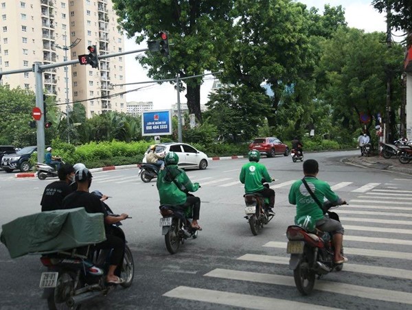 Cần sửa luật để dẹp “loạn” xe máy vi phạm giao thông