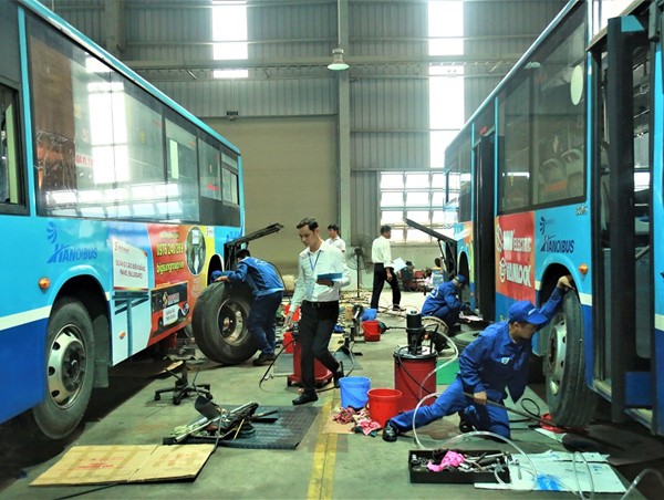 Hà Nội: Kịch tính hội thi sửa chữa, bảo dưỡng xe buýt