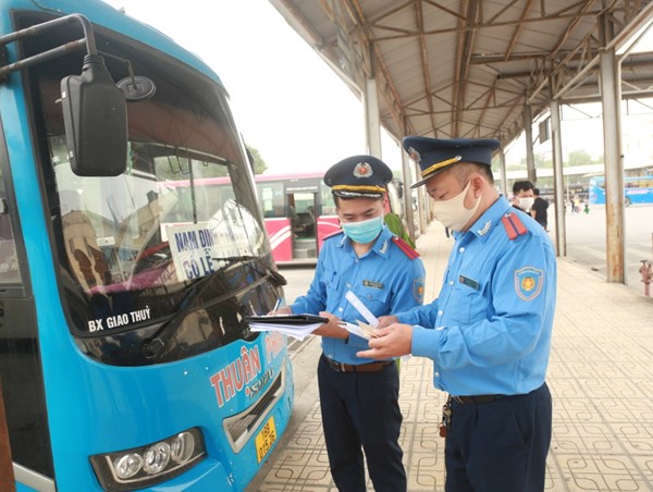 Hơn 10 nghìn xe kinh doanh vận tải bị thu hồi phù hiệu