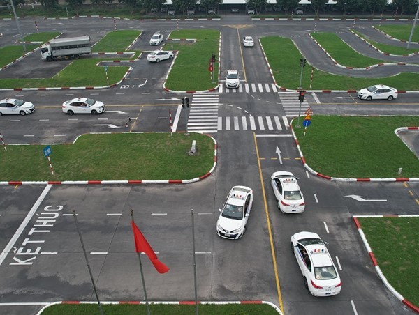 Bắt buộc trang bị cabin “ảo”: Bộ Giao thông làm khó địa phương