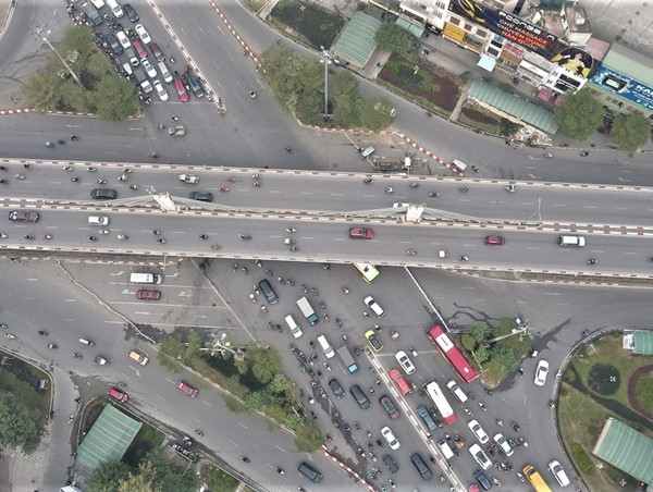 Ngày đầu tổ chức lại giao thông: Ngã Tư Sở giảm ùn tắc rõ rệt