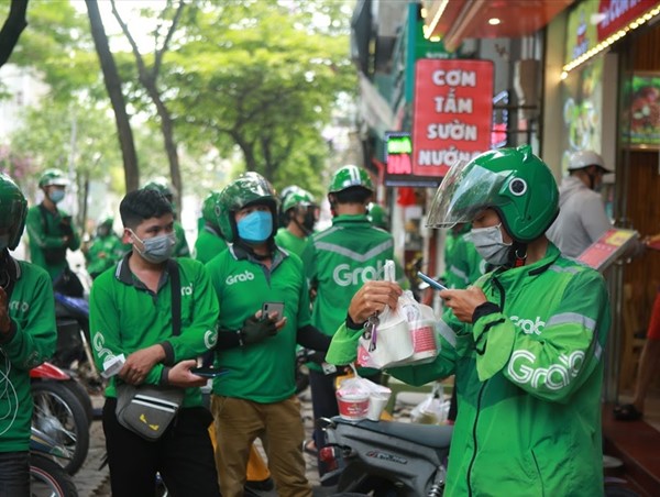 Grab “vòi” tiền Tết, hành khách lẫn tài xế đều bức xúc