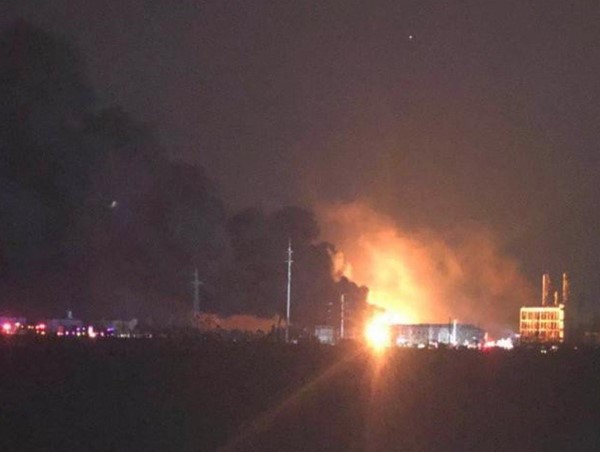 Nổ nhà máy hóa chất, ít nhất 2 người thiệt mạng