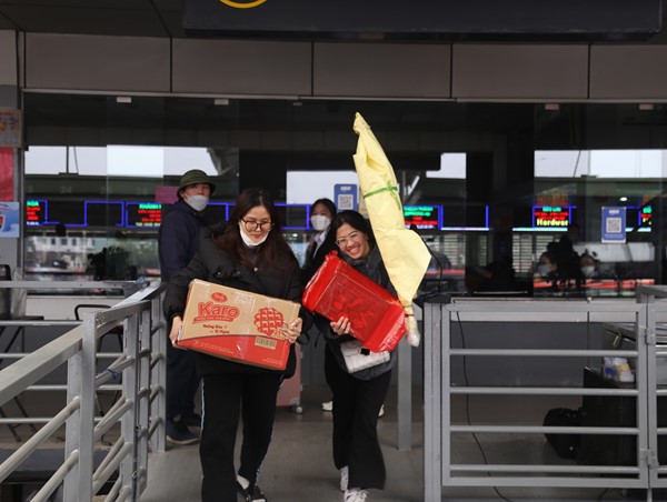 Hà Nội: Người dân chủ động về quê ăn Tết sớm