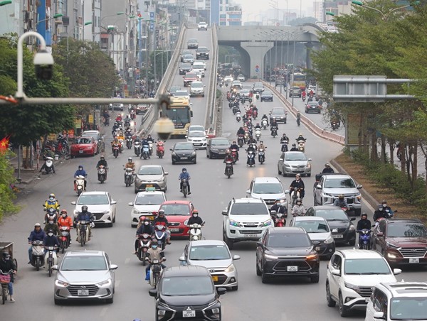 Đường phố Hà Nội thông thoáng ngày đầu đi làm sau Tết 