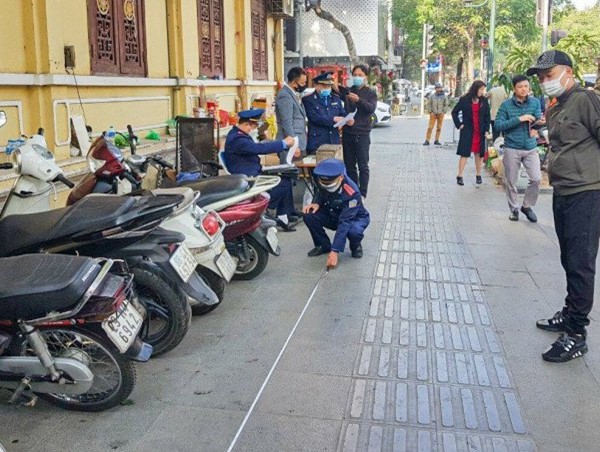 Cần chấn chỉnh dẹp nạn trông giữ xe chặt chém sau Tết