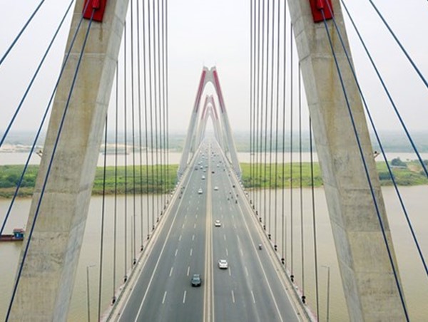 Tổ chức giao thông để kiểm định cầu Nhật Tân