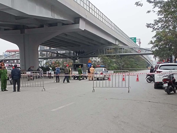Hà Nội: Hai thanh niên thương vong do đâm vào dải phân cách
