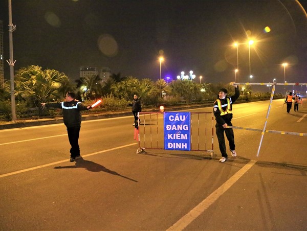 Kiểm định cầu Nhật Tân sau 8 năm đi vào hoạt động