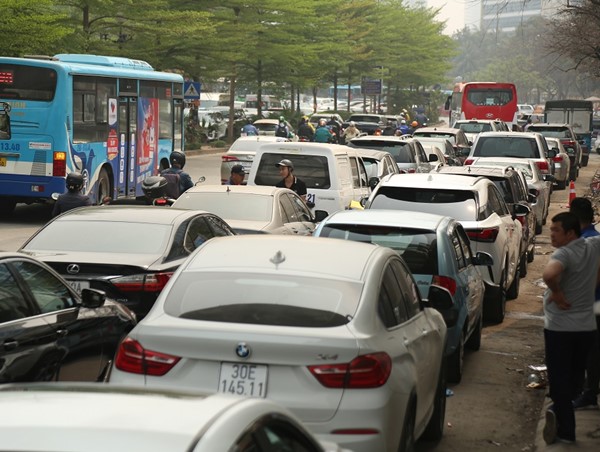 Hà Nội: Lượng phương tiện đến hạn đăng kiểm không ngừng tăng trong những tháng tới