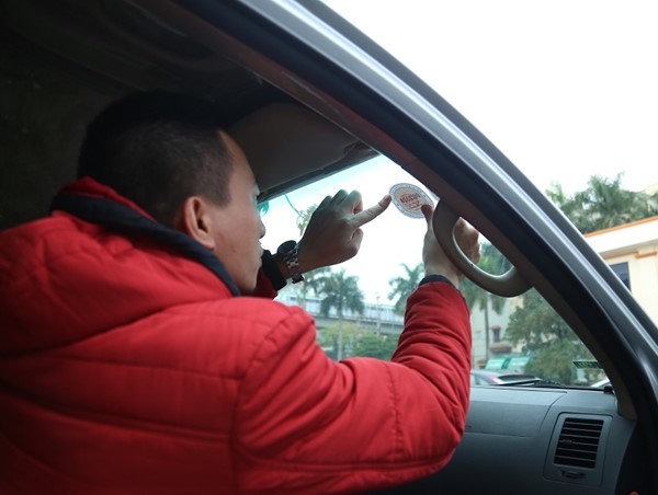 Hết hạn đăng kiểm theo thông tư cũ, tài xế vẫn phải đưa xe đến khám