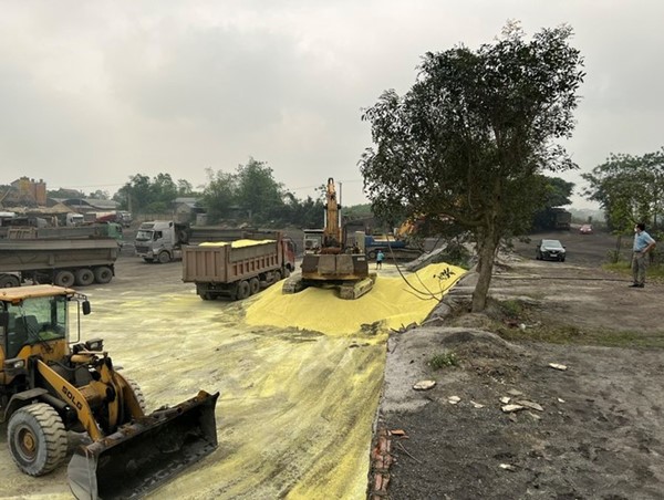 Phạt 44 triệu đồng chủ bãi tập kết lưu huỳnh lộ thiên