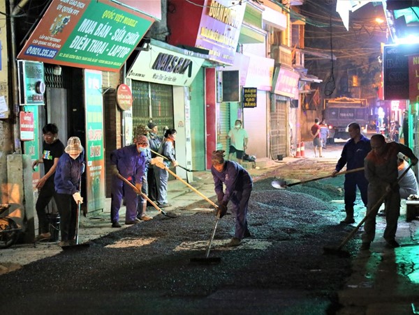 Thảm lại mặt đường Bùi Xương Trạch